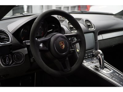 صورة 15 لـ 2023 Porsche 718