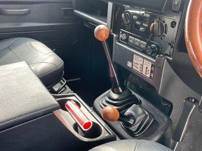 LAND ROVER DEFENDER - 9