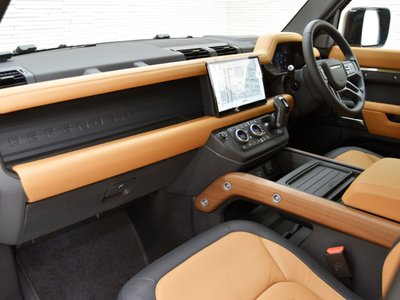 LAND ROVER DEFENDER - 10