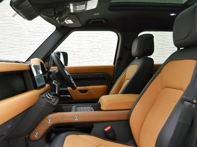 LAND ROVER DEFENDER - 9