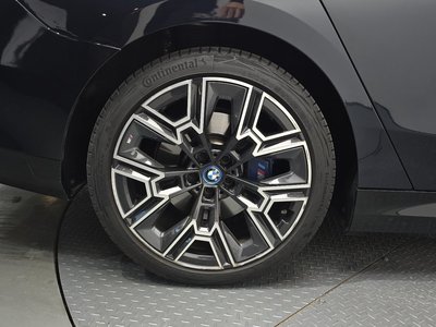 2025 BMW 5 SERIES thumbnail 32