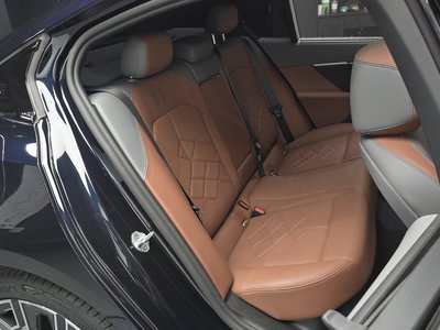 2025 BMW 5 SERIES thumbnail 17