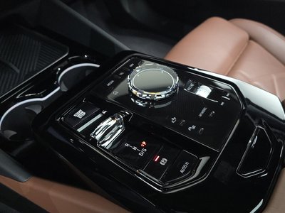 2025 BMW 5 SERIES thumbnail 12