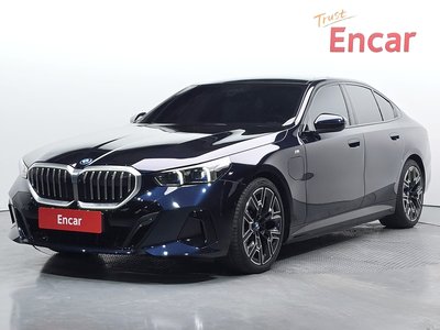 2025 BMW 5 SERIES 照片 1