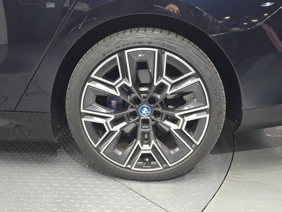 2025 BMW 5 SERIES 照片 8