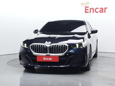 2025 BMW 5 SERIES 照片 2