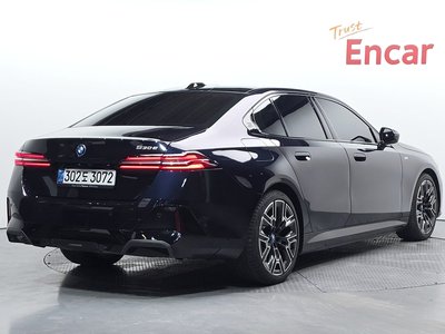2025 BMW 5 SERIES 照片 4