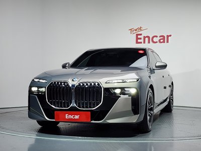 2023 BMW 7 SERIES photo 2