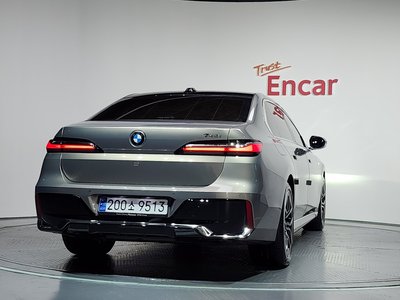 2023 BMW 7 SERIES photo 4