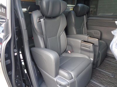 2026 Toyota ALPHARD — фото 10