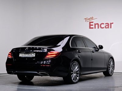 MERCEDES-BENZ E-CLASS - 4