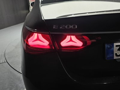 MERCEDES-BENZ E-CLASS - 10