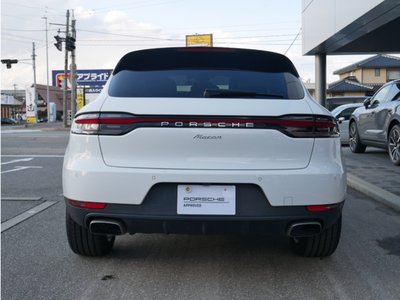 PORSCHE MACAN - 4