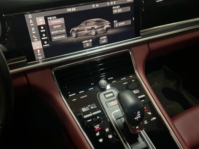 PORSCHE PANAMERA - 4