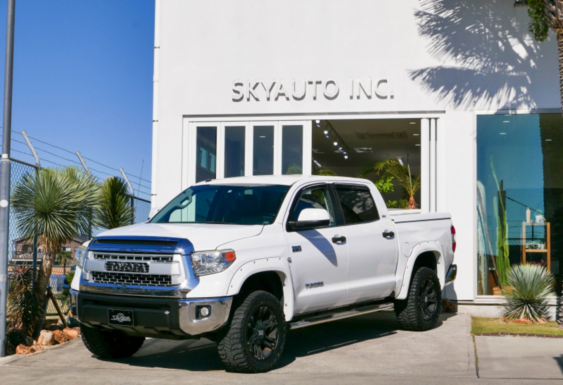 TOYOTA TUNDRA - View 1