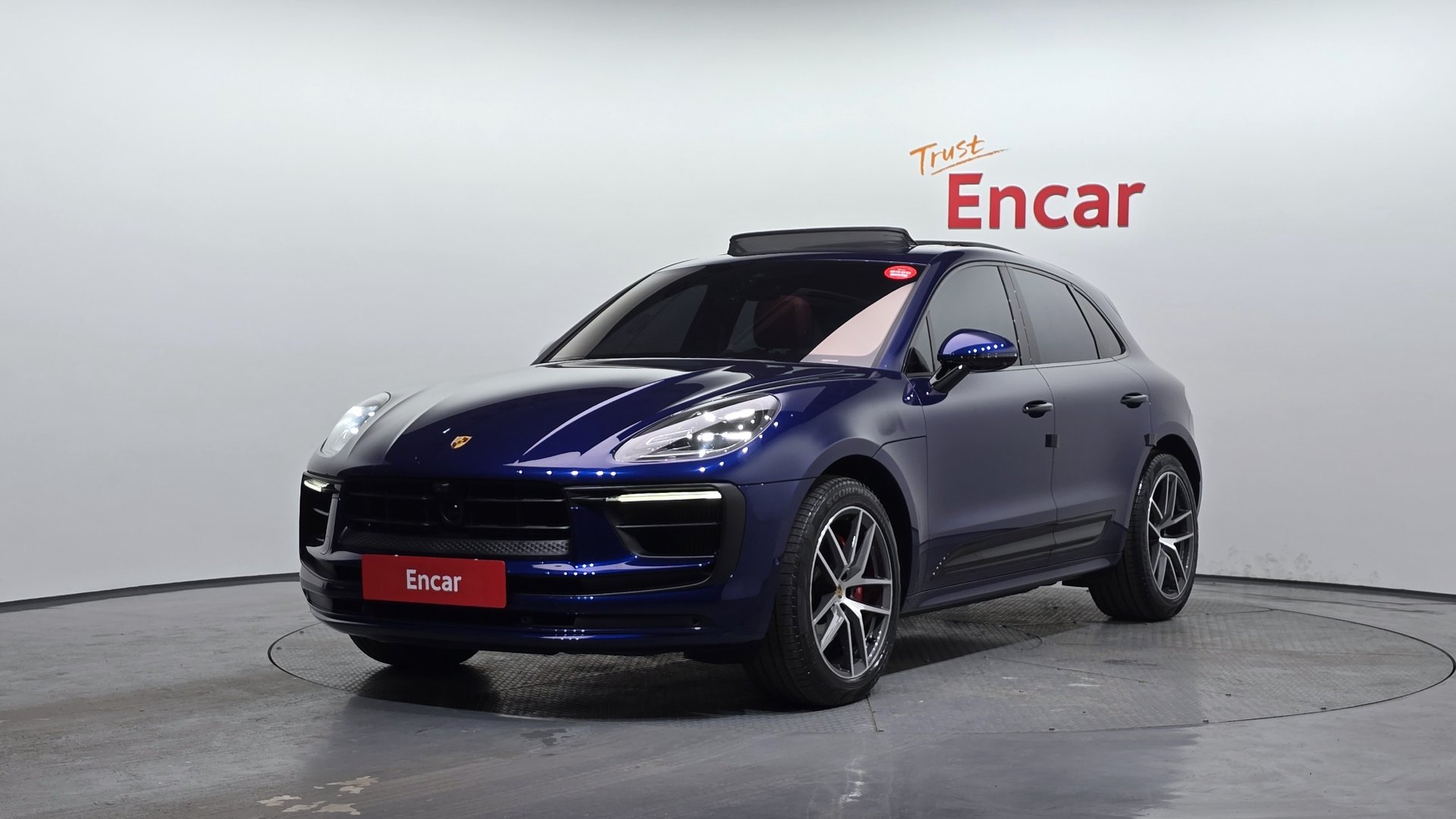 PORSCHE MACAN - View 1