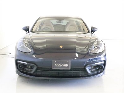 2021 Porsche PANAMERA photo 2