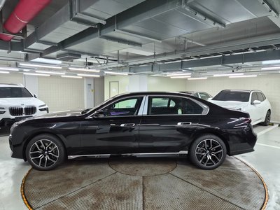 2026 BMW 7 SERIES photo 2
