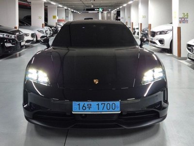 صورة 2 لـ 2025 Porsche TAYCAN