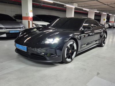 صورة 1 لـ 2025 Porsche TAYCAN