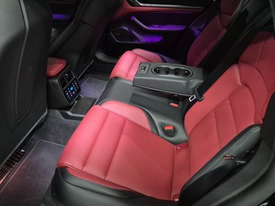 صورة 7 لـ 2025 Porsche TAYCAN