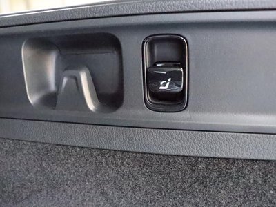 صورة مصغرة 61 لـ 2025 Mercedes-BENZ C-CLASS