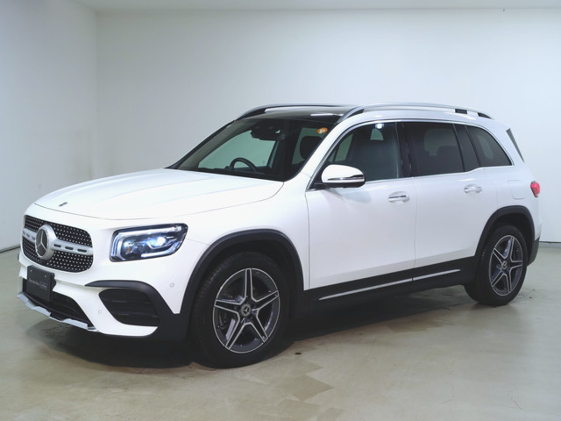MERCEDES-BENZ GLB - View 1