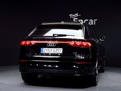 AUDI Q8 - 4