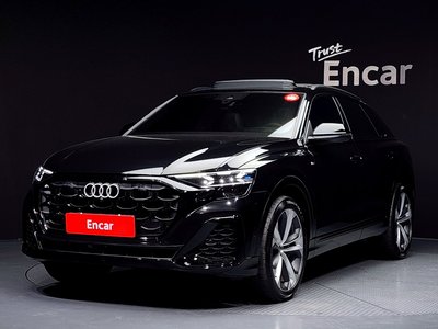 AUDI Q8 - 1