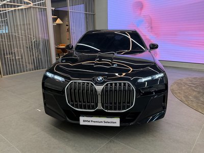 2025 BMW 7 SERIES photo 5