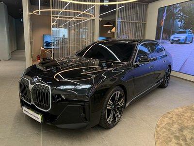 2025 BMW 7 SERIES photo 1