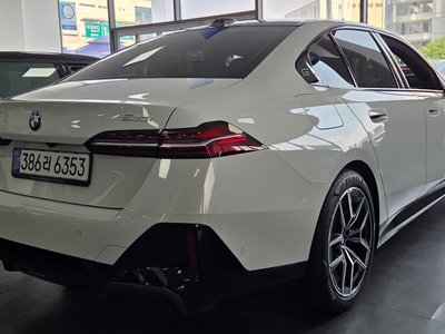 2026 BMW 5 SERIES photo 4