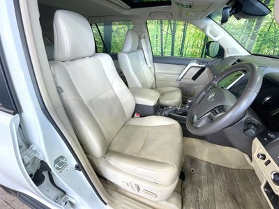 TOYOTA LAND CRUISER PRADO - 8