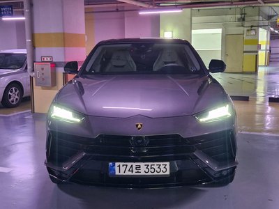 2024 Lamborghini URUS photo 5