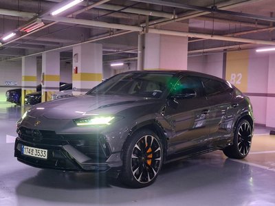 2024 Lamborghini URUS photo 1