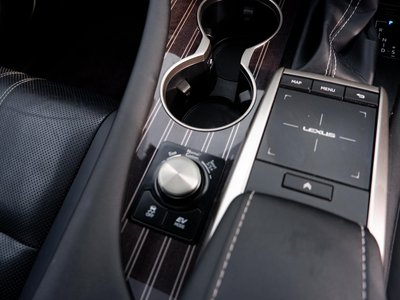 صورة مصغرة 29 لـ 2022 Lexus RX