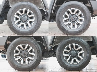 TOYOTA LAND CRUISER 70 - 6