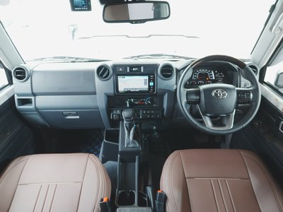 TOYOTA LAND CRUISER 70 - 2