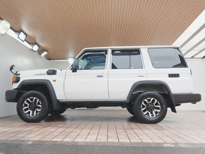 TOYOTA LAND CRUISER 70 - 8