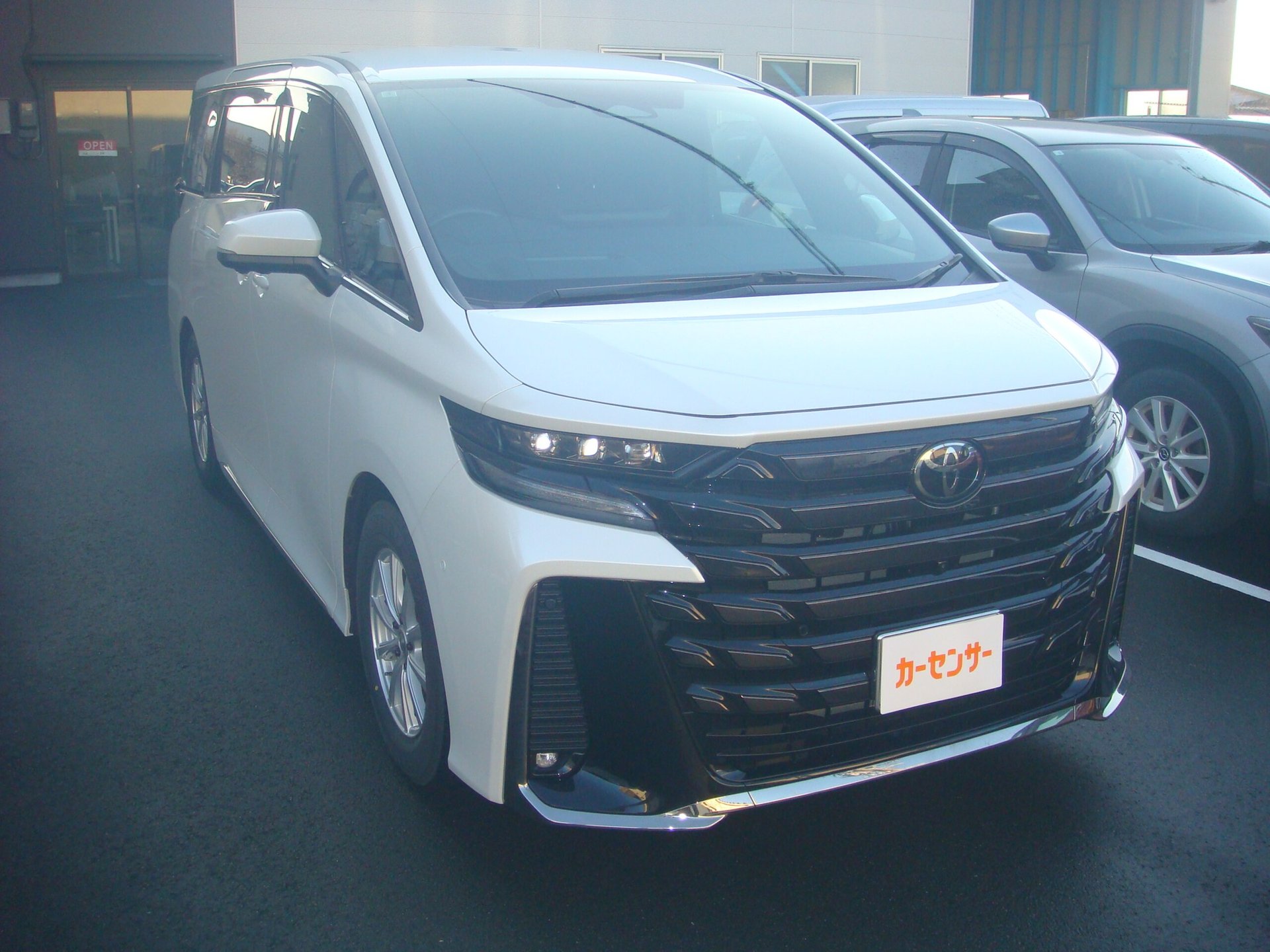TOYOTA VELLFIRE - View 1