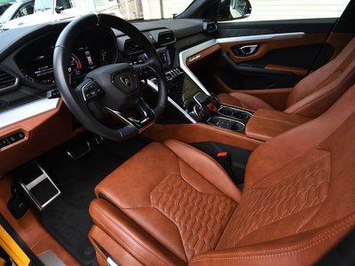 LAMBORGHINI URUS - 8