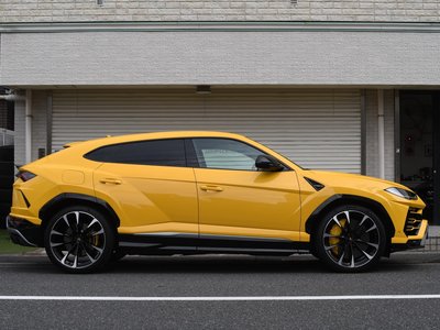 LAMBORGHINI URUS - 4