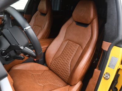 LAMBORGHINI URUS - 9