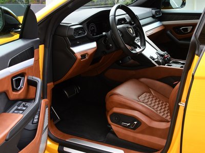 LAMBORGHINI URUS - 6