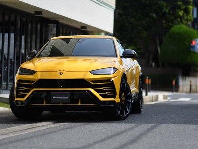 LAMBORGHINI URUS - 2