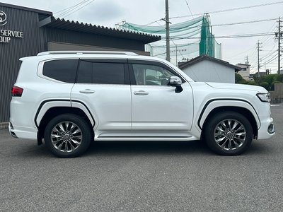 2025 Toyota LAND CRUISER 300 — миниатюра 11