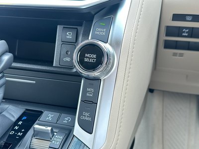 2025 Toyota LAND CRUISER 300 — миниатюра 50