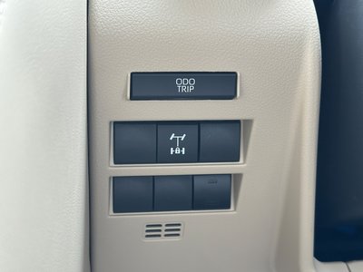 2025 Toyota LAND CRUISER 300 — миниатюра 48