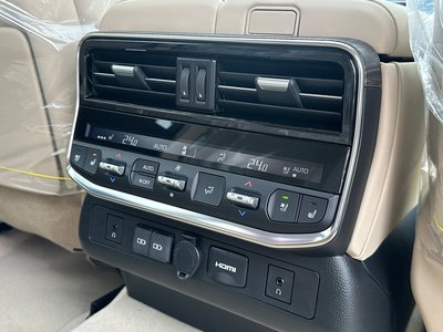 2025 Toyota LAND CRUISER 300 — миниатюра 75