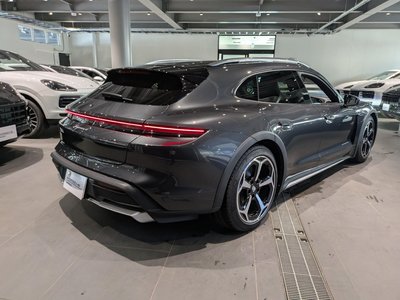 PORSCHE TAYCAN CROSS TURISMO - 7